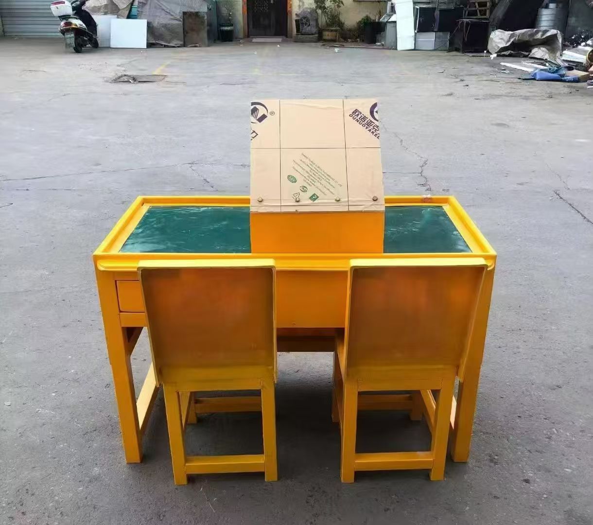 利通防静电导通桌井下煤矿火工品发放桌：危险品流转的安全守护者